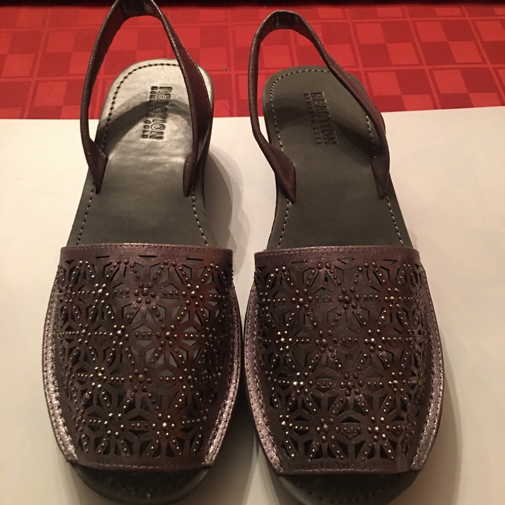 Reaction Kenneth Cole Pewter Open Toe Sandals